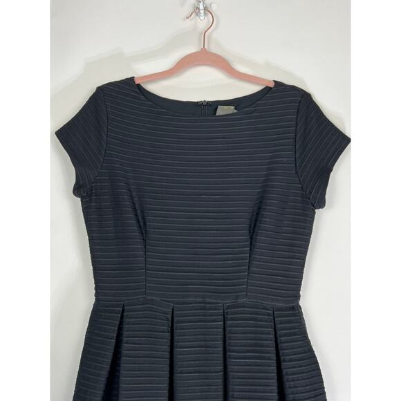 Taylor Black Short Sleeve Fit & Flare Back Zipper To Knee Cocktail Dress Size 10 - Picture 2 of 9
